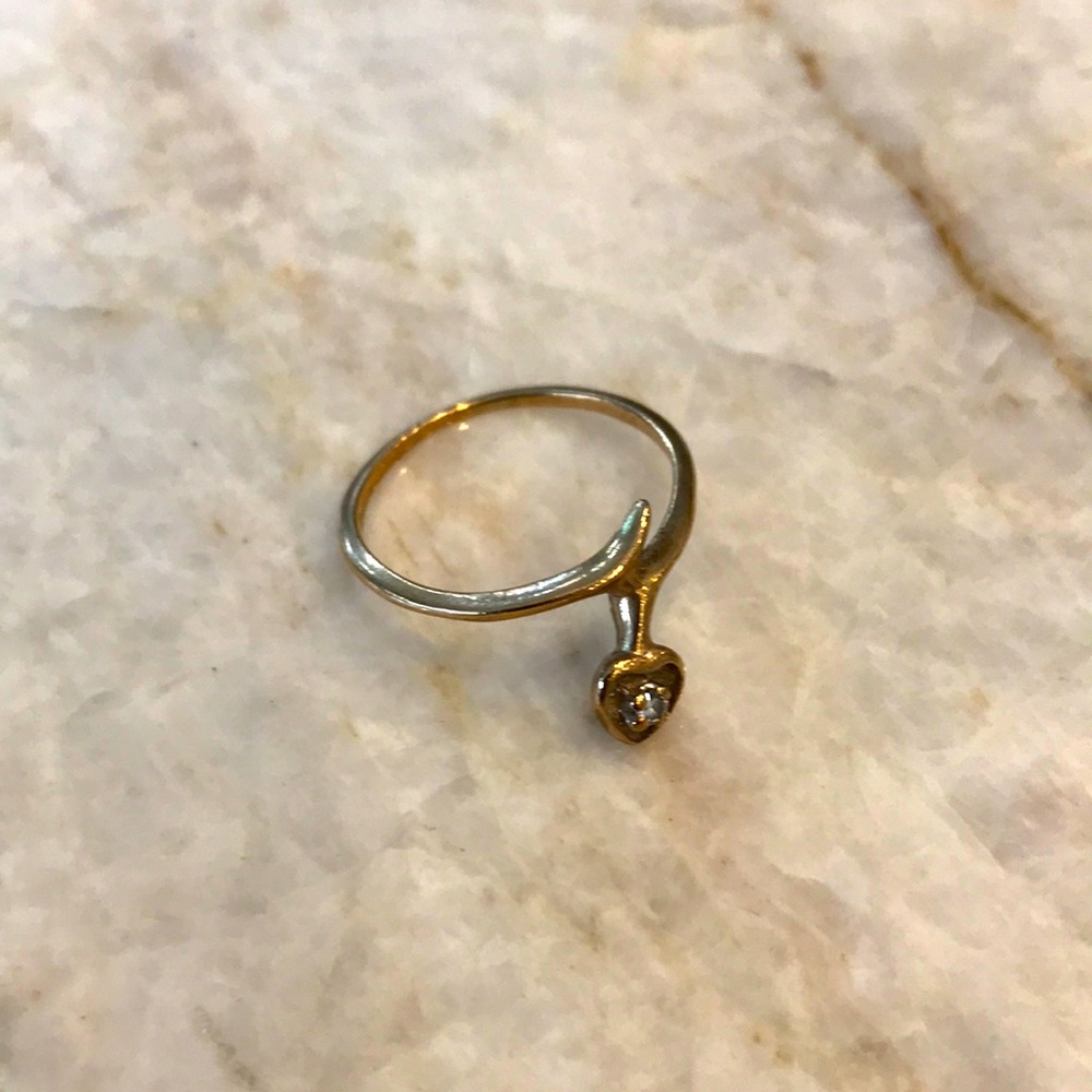 10 kt Gold ring with mini diamond
